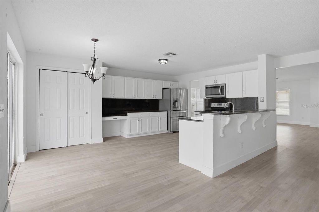 Image 8 of property listing at 1161 KEMPTON CHASE PARKWAY, Orlando, FL 32837