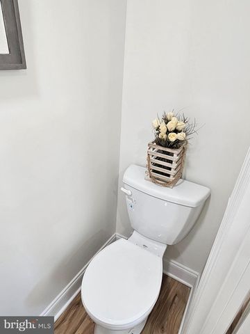 5 N LOCUST AVE, Marlton, NJ 08053