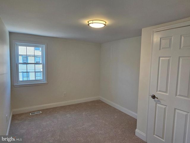 5 N LOCUST AVE, Marlton, NJ 08053