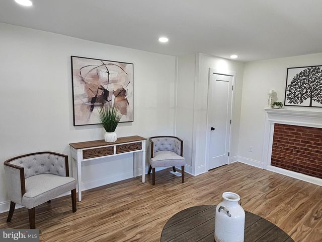 5 N LOCUST AVE, Marlton, NJ 08053
