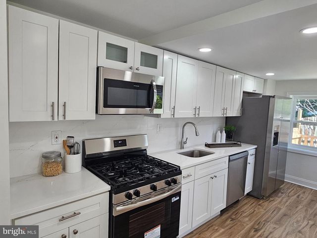 5 N LOCUST AVE, Marlton, NJ 08053