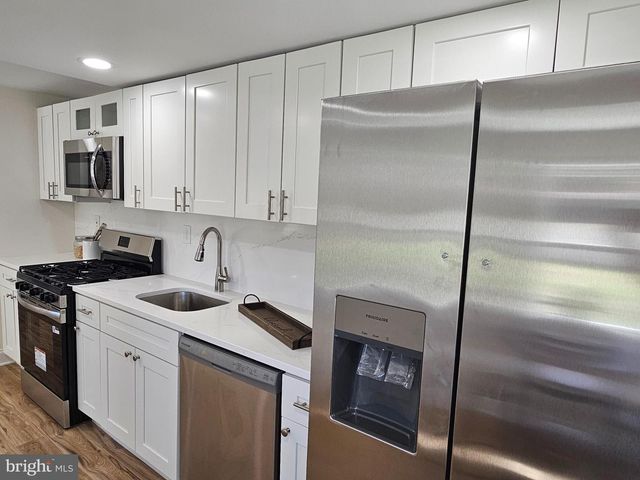 5 N LOCUST AVE, Marlton, NJ 08053