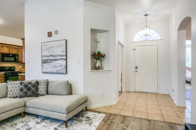 12852 Old Macgregor Lane, Fort Worth, TX 76244