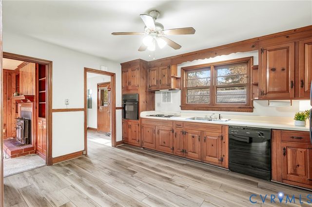 24 S Grove Ave, Highland Springs, VA 23075