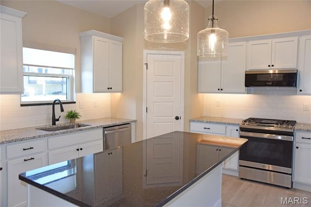 8748 Wendell Creek Drive, St Jacob, IL 62281