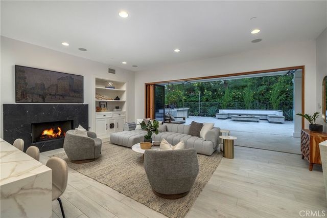 46 Woods Trail, Irvine, CA 92603