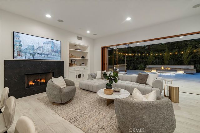 46 Woods Trail, Irvine, CA 92603