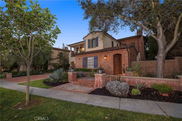 46 Woods Trail, Irvine, CA 92603