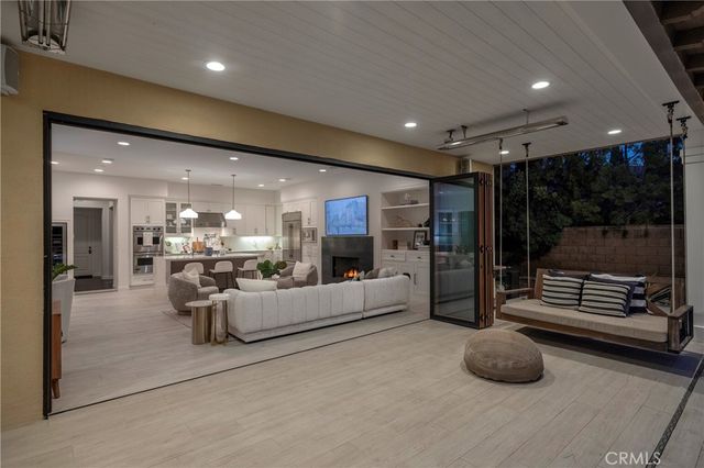 46 Woods Trail, Irvine, CA 92603