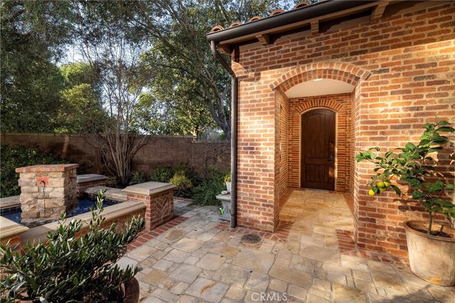 46 Woods Trail, Irvine, CA 92603