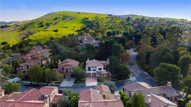 46 Woods Trail, Irvine, CA 92603