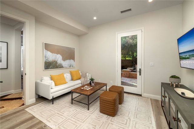 46 Woods Trail, Irvine, CA 92603