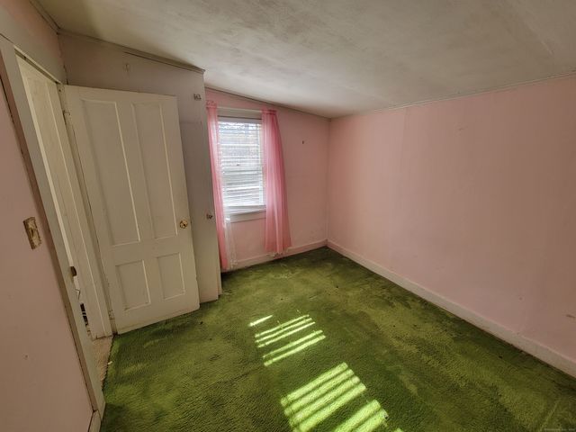 60 Chestnut Lane, Hamden, CT 06518