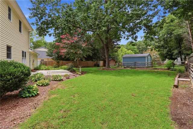 905 Northshore Court, High Point, NC 27265