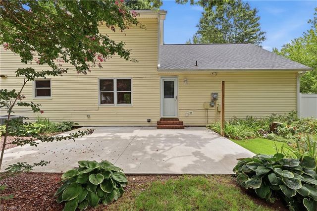 905 Northshore Court, High Point, NC 27265