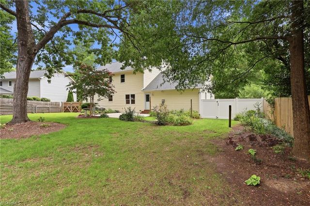 905 Northshore Court, High Point, NC 27265