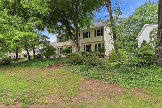 905 Northshore Court, High Point, NC 27265