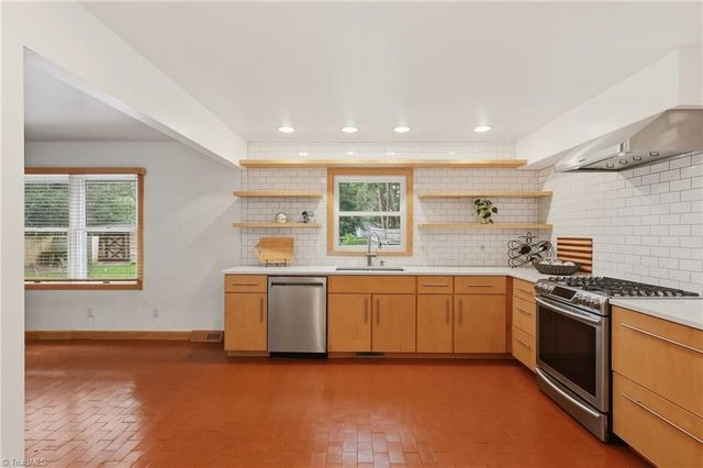 905 Northshore Court, High Point, NC 27265