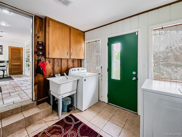 2751 Marlington Road, Waterford, MI 48329