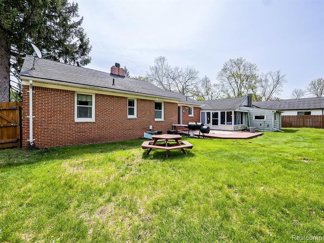2751 Marlington Road, Waterford, MI 48329