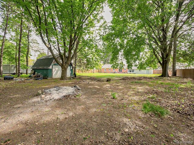 2751 Marlington Road, Waterford, MI 48329