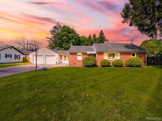 2751 Marlington Road, Waterford, MI 48329