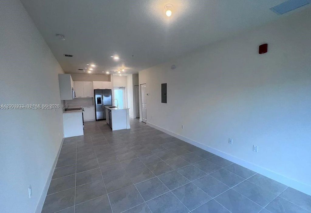 8001 NW 41st St F-410, Doral, FL 33166