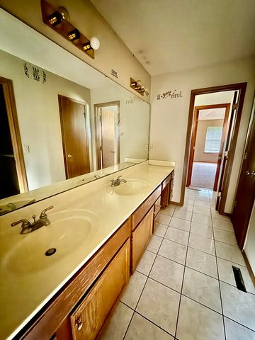 2955 W Knob Hill Street, Springfield, MO 65810