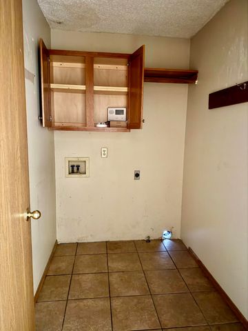 2955 W Knob Hill Street, Springfield, MO 65810
