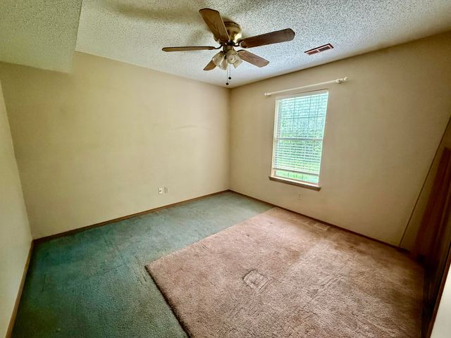2955 W Knob Hill Street, Springfield, MO 65810