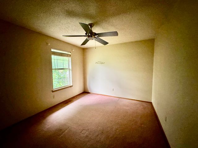 2955 W Knob Hill Street, Springfield, MO 65810
