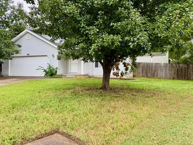 2955 W Knob Hill Street, Springfield, MO 65810