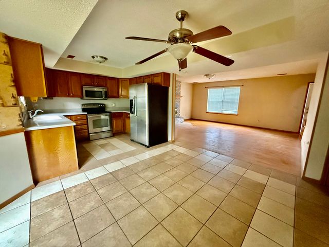 2955 W Knob Hill Street, Springfield, MO 65810