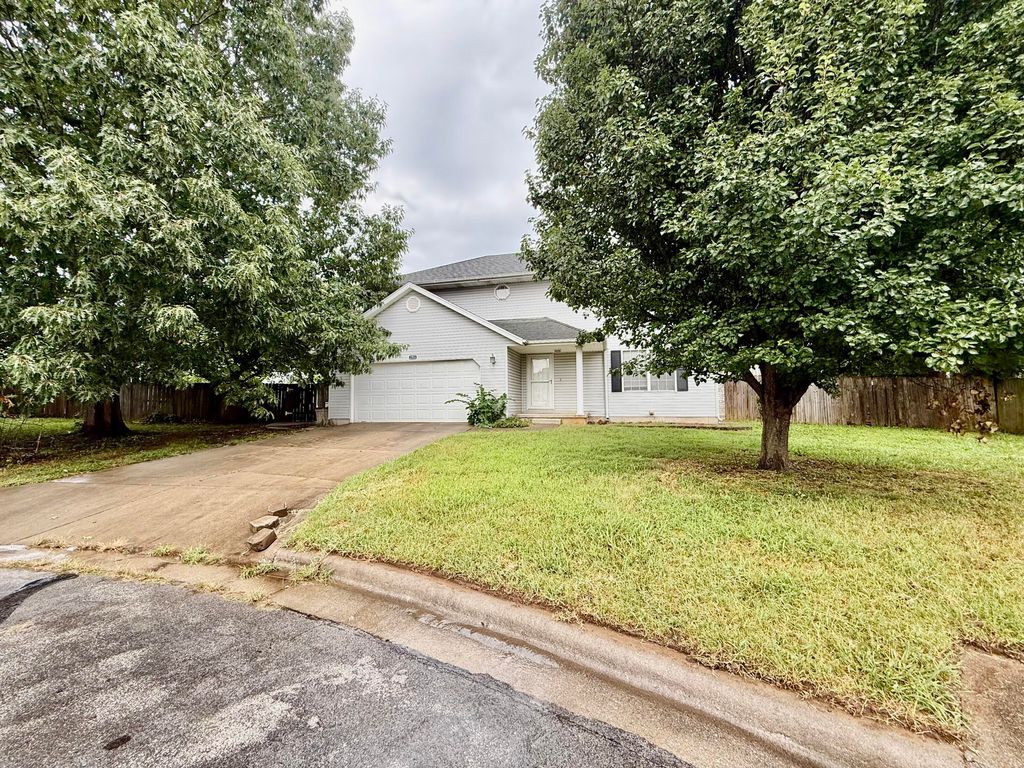 2955 W Knob Hill Street, Springfield, MO 65810