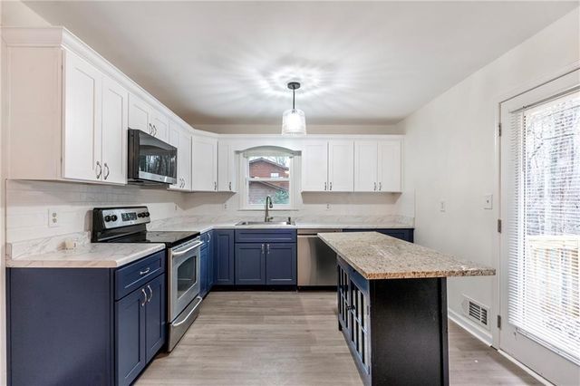 167 Bridgewood SE Drive, Conyers, GA 30094