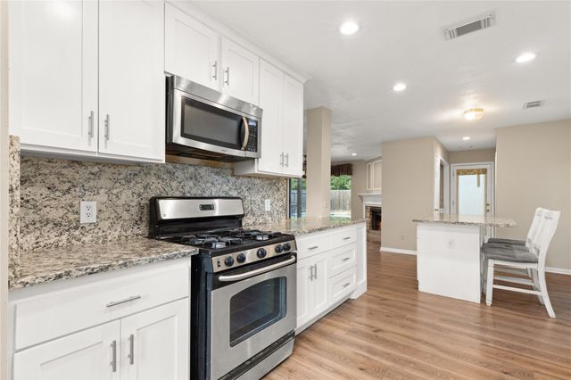 4134 Lakepointe Forest Drive, Seabrook, TX 77586