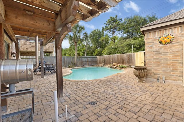 4134 Lakepointe Forest Drive, Seabrook, TX 77586