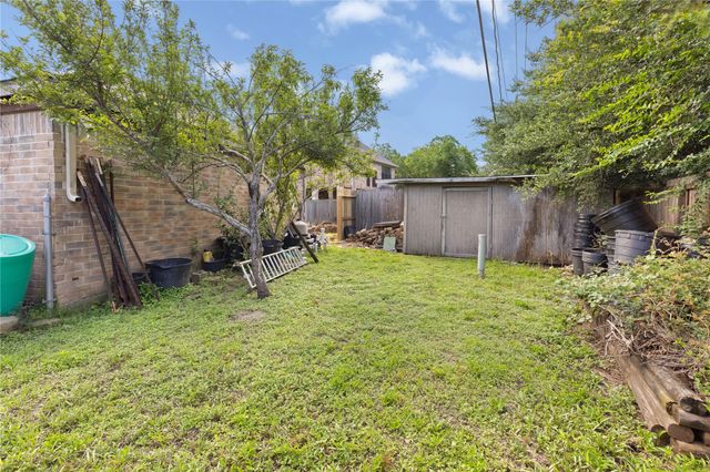 4134 Lakepointe Forest Drive, Seabrook, TX 77586