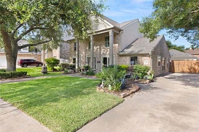 4134 Lakepointe Forest Drive, Seabrook, TX 77586