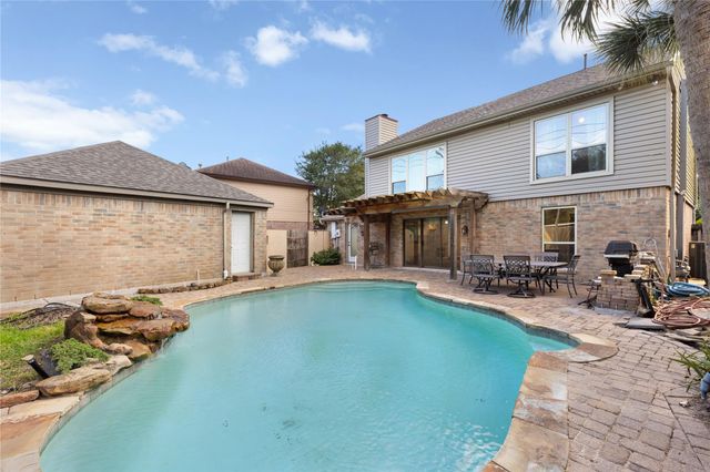 4134 Lakepointe Forest Drive, Seabrook, TX 77586