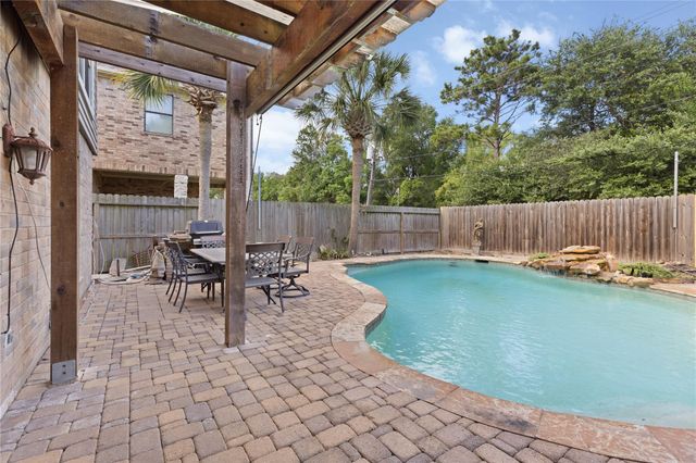 4134 Lakepointe Forest Drive, Seabrook, TX 77586