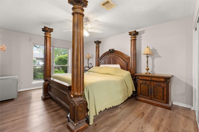 4134 Lakepointe Forest Drive, Seabrook, TX 77586