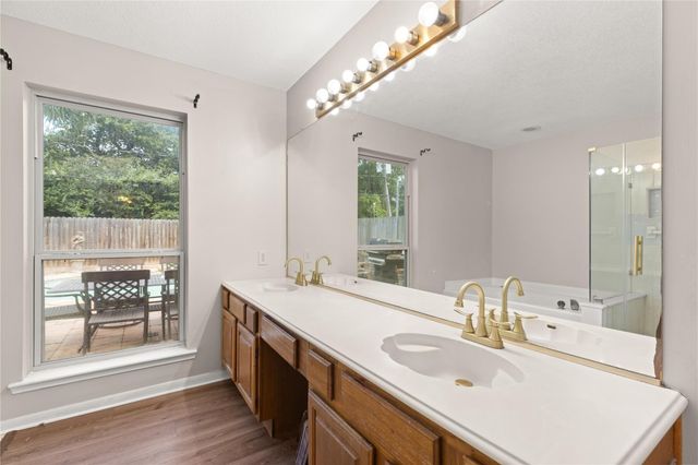 4134 Lakepointe Forest Drive, Seabrook, TX 77586