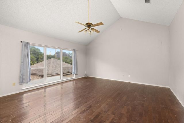 4134 Lakepointe Forest Drive, Seabrook, TX 77586