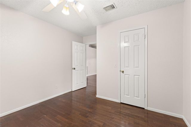 4134 Lakepointe Forest Drive, Seabrook, TX 77586