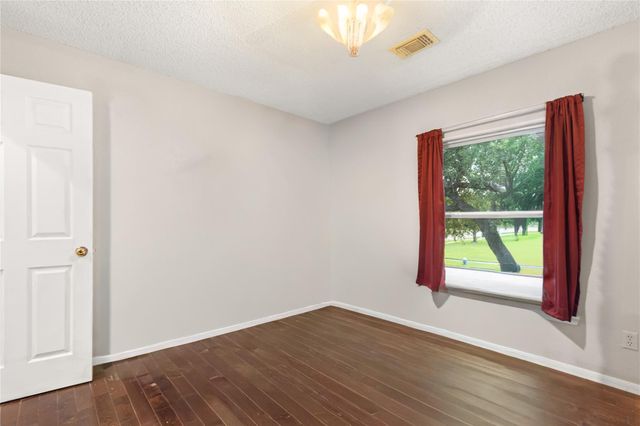 4134 Lakepointe Forest Drive, Seabrook, TX 77586
