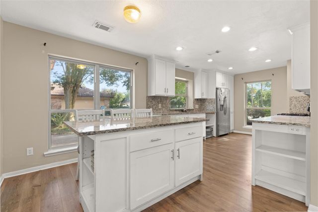 4134 Lakepointe Forest Drive, Seabrook, TX 77586
