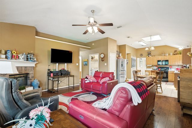 1005 Darren Drive, Burleson, TX 76028