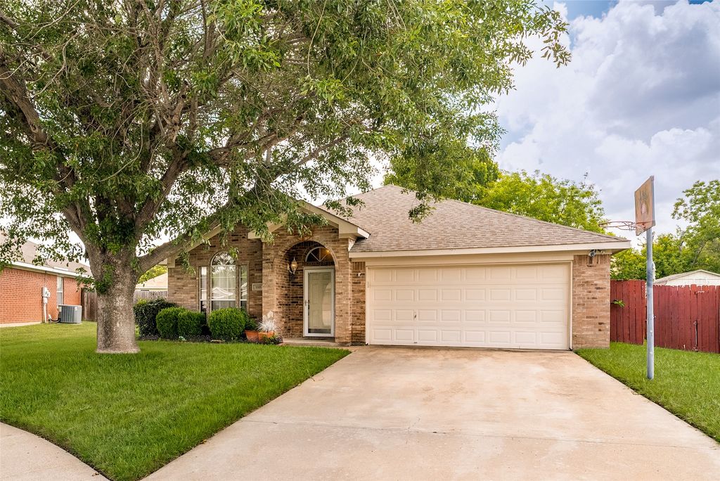 1005 Darren Drive, Burleson, TX 76028