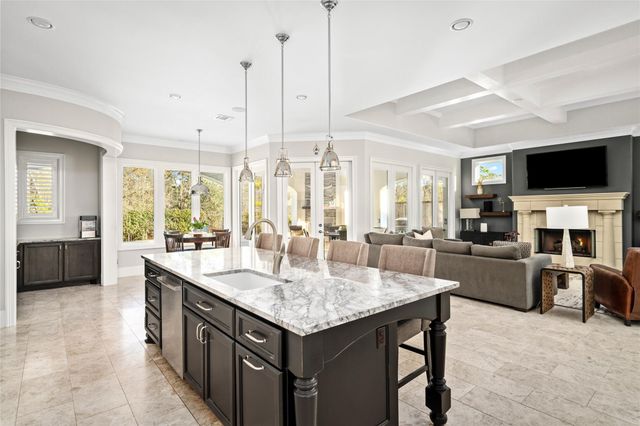 64 S Parkgate Circle, The Woodlands, TX 77381